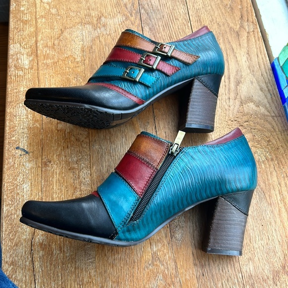 Shoes - Picture 3 of 5